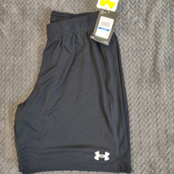 Bundle of Boys Champion Tee and Under Armour Shorts, XL, NWT - Picture 5 of 5